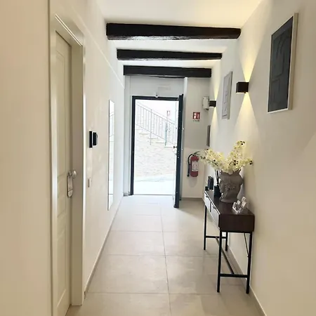 Aura Luxury Crotone